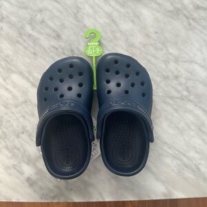 Kids crocs 7c new